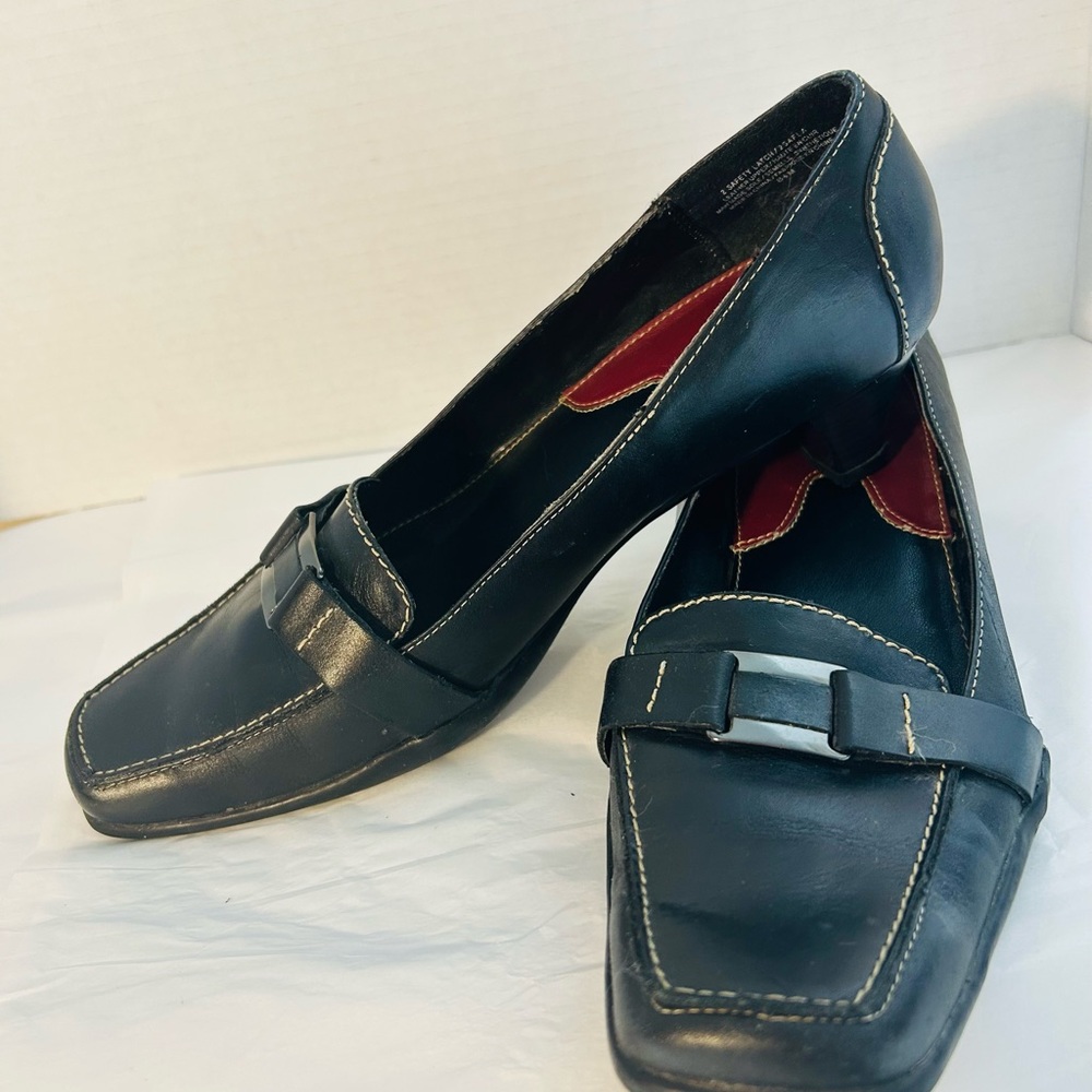 AZ Aerosoles Classic Black Leather Loafers for Women contrast stitching